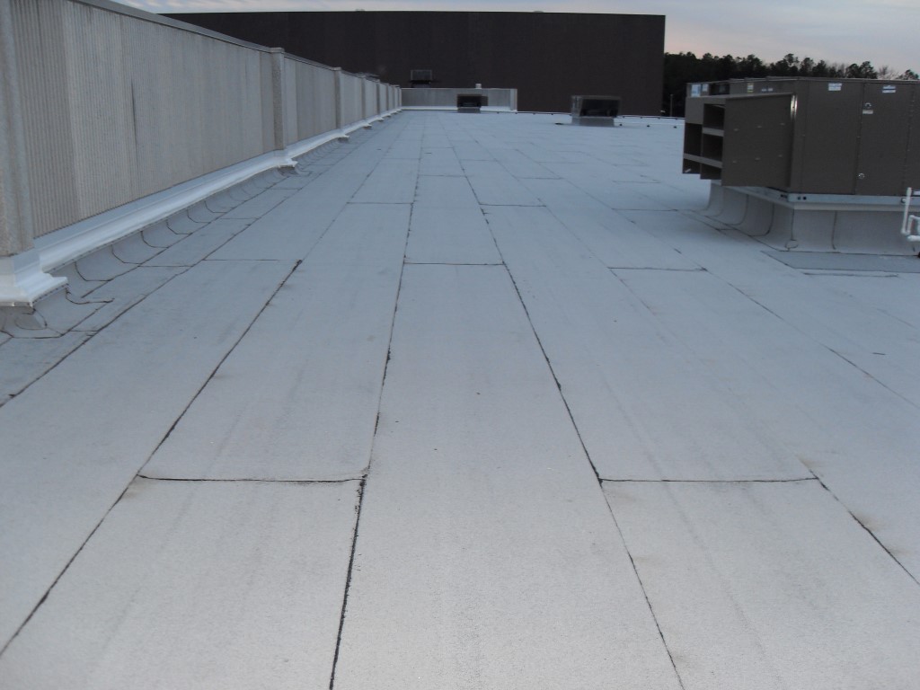 An empty roof with so many installed machines